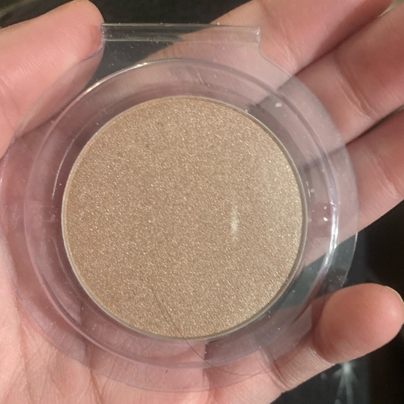 2/$15 Lottie London “The Good Girl” Highlighter pan - Picture 1 of 2
